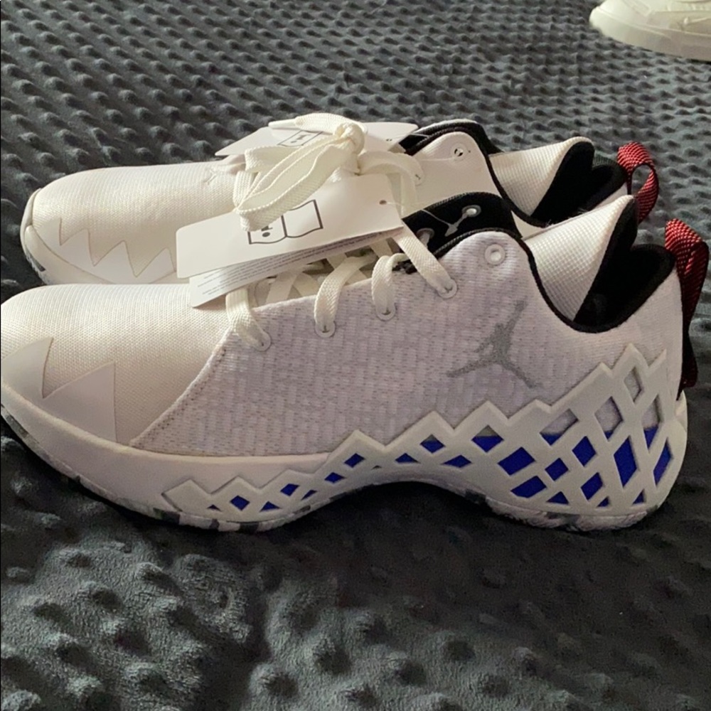 Jordan sneakers - Picture 3 of 16